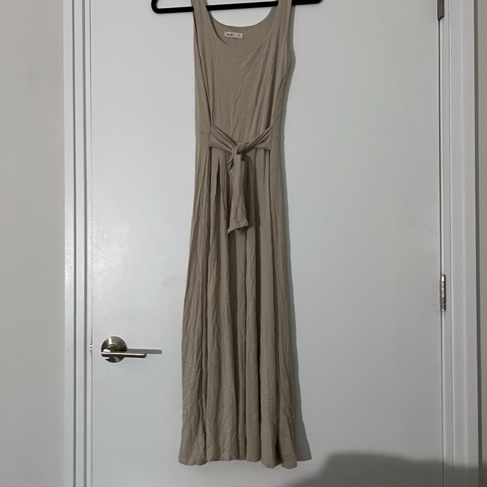 Elegant Beige Sleeveless Maxi Dress